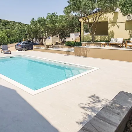Dom wakacyjny Amazing In With Outdoor Swimming Pool Drage