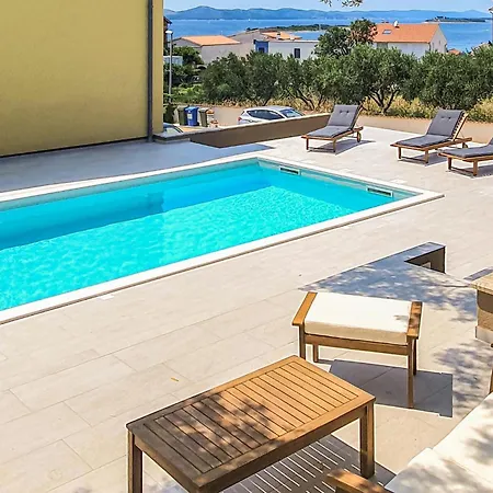 Amazing In With Outdoor Swimming Pool Dom wakacyjny